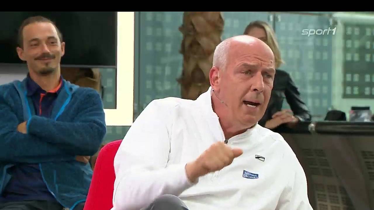 Mario Basler wütet im Doppelpass gegen die Schiedsrichter.