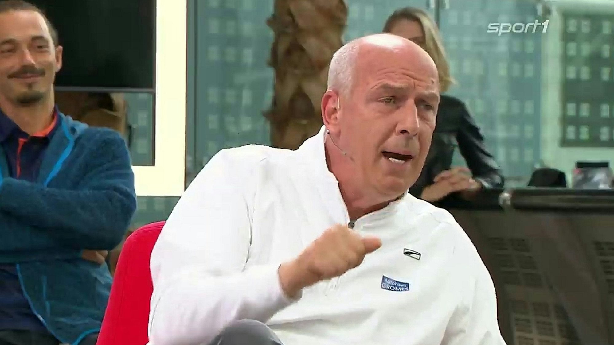 Mario Basler wütet im Doppelpass gegen die Schiedsrichter.