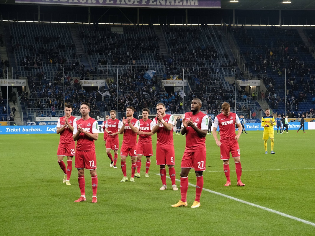 Der 1. FC Köln steht nach dem 0:5 bei der TSG Hoffenheim vor seinen Fans.