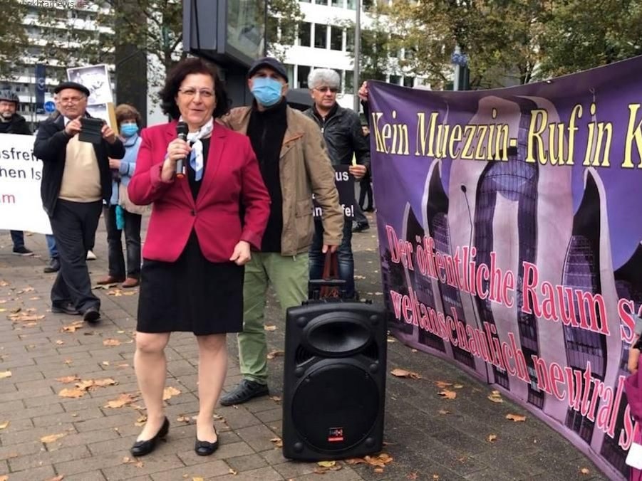 Demo vor Kölner Moschee gegen Muezzin-Ruf