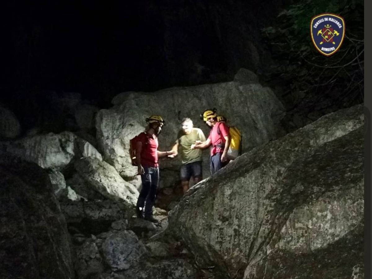 Die Feuerwehr auf Mallorca hat am Montag (18. Oktober 2021) vier deutsche Wanderer aus einer Schlucht gerettet.