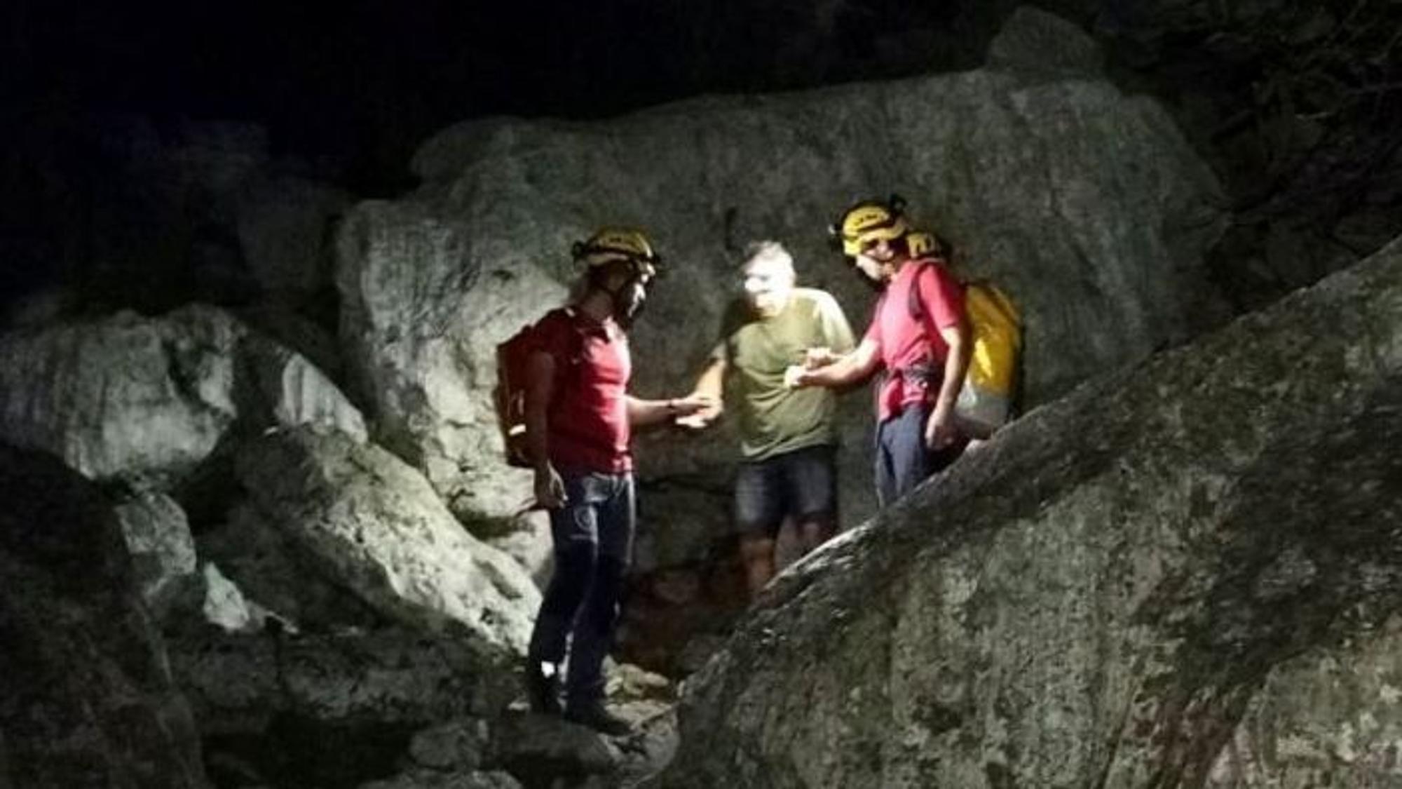 Die Feuerwehr auf Mallorca hat am Montag (18. Oktober 2021) vier deutsche Wanderer aus einer Schlucht gerettet.