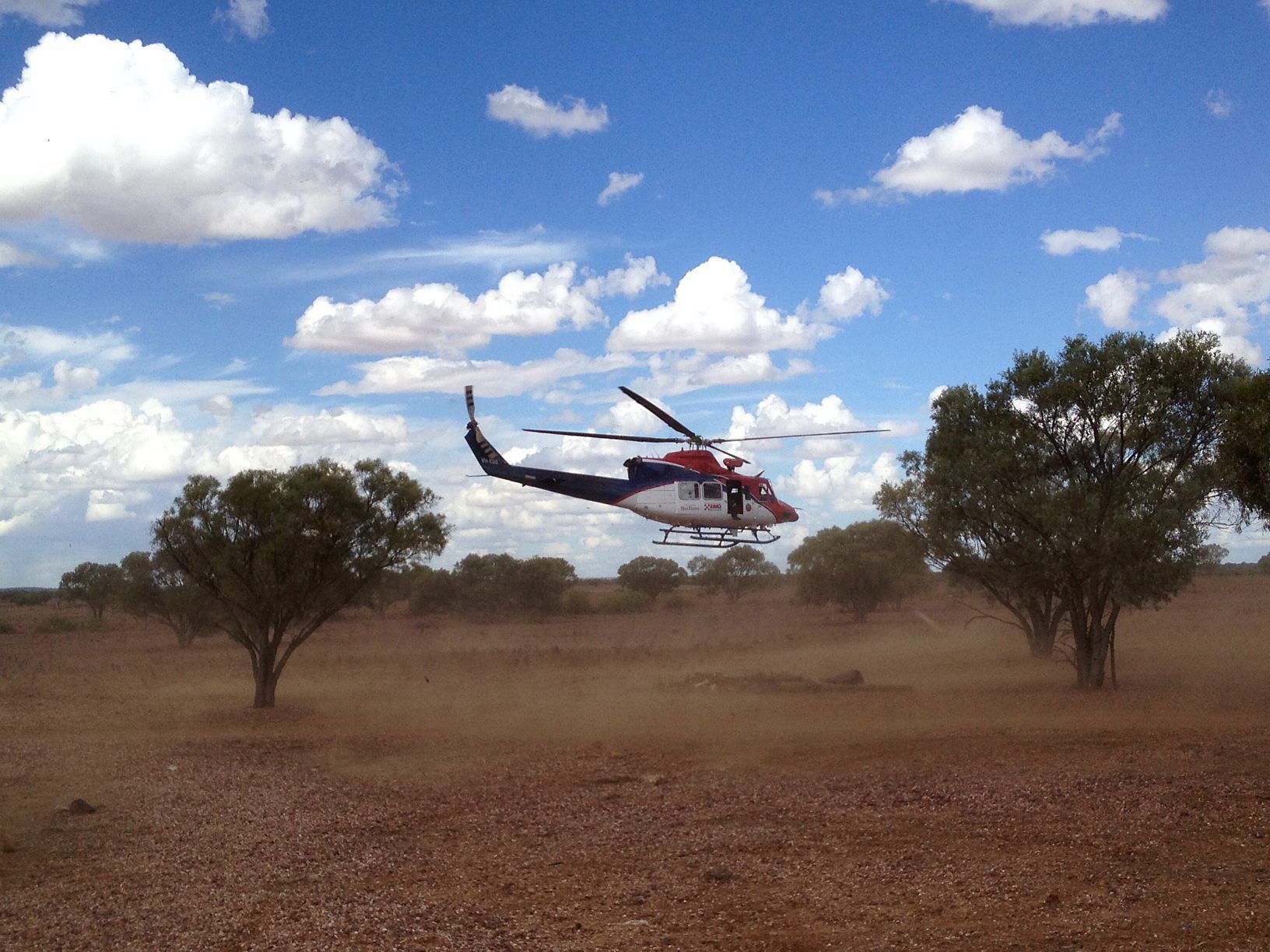 Unser Symbolfoto von Februar 2013 zeigt einen Rettungshubschrauber, der im Queensland Outback abhebt.