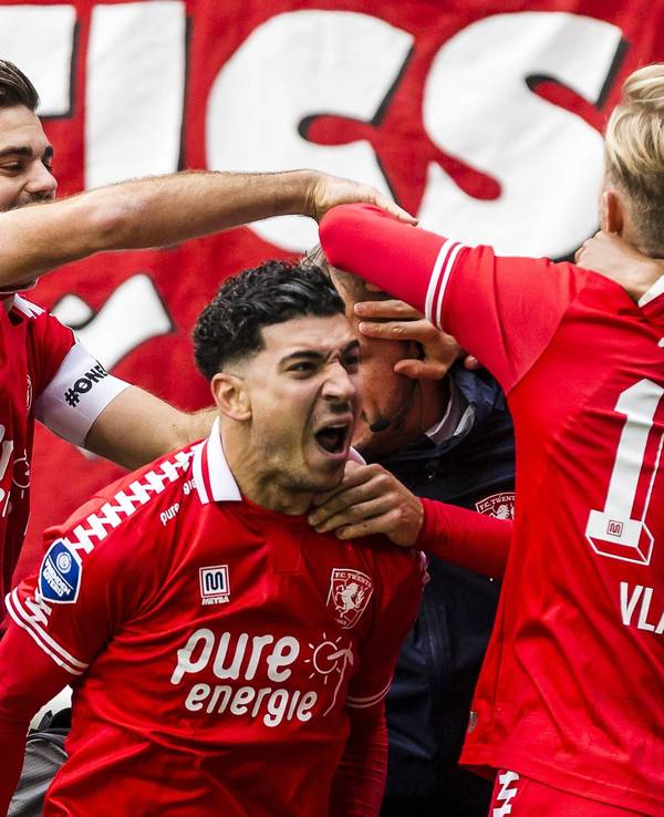 Dimitrios Limnios schreit seine Freude heraus.