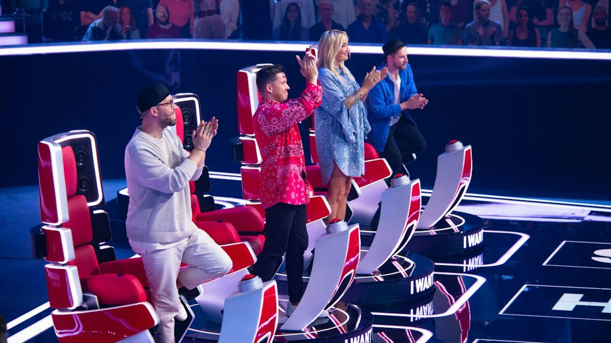 Die „The Voice of Germany“-Jury jubelt (aufgenommen wurde das Foto im August 2021): In der Jury (von l-r) Mark Forster, Nico Santos, Sarah Connor und Johannes Oerding