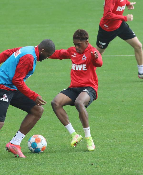 Justin Diehl im FC-Training gegen Anthony Modeste