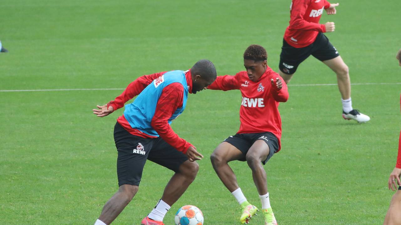 Justin Diehl im FC-Training gegen Anthony Modeste