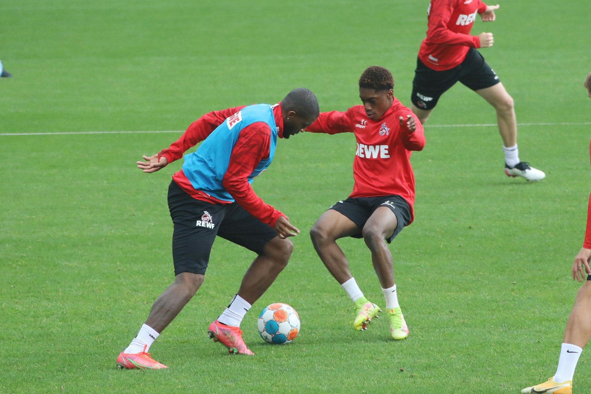 Justin Diehl im FC-Training gegen Anthony Modeste