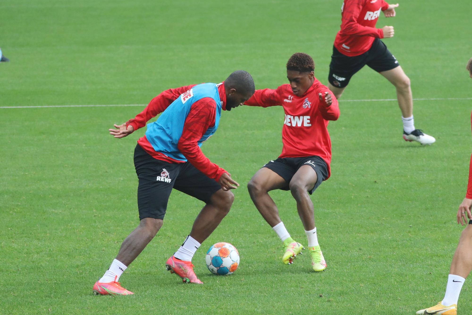 Justin Diehl im FC-Training gegen Anthony Modeste