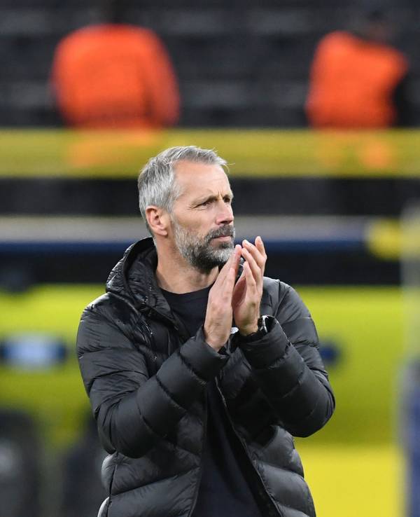 Dortmund Trainer Marco Rose applaudiert nach dem 1:0-Sieg über Sporting Lissabon