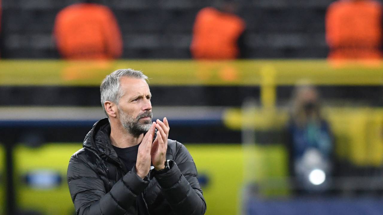 Dortmund Trainer Marco Rose applaudiert nach dem 1:0-Sieg über Sporting Lissabon