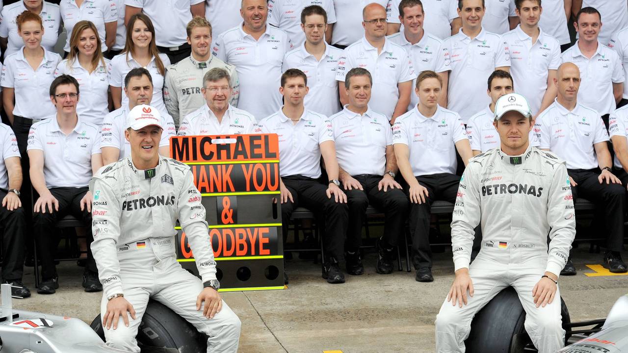 Beim Mercedes-Abschieds von Michael Schumacher 2012 in Brasilien: Nico Rosberg sitzt rechts