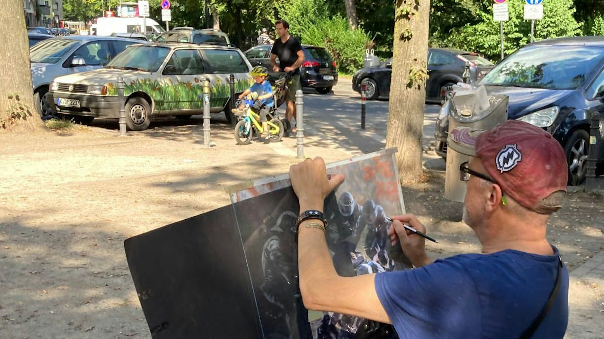 Künstler bei der Arbeit im Open Air-Atelier in der Südstadt.