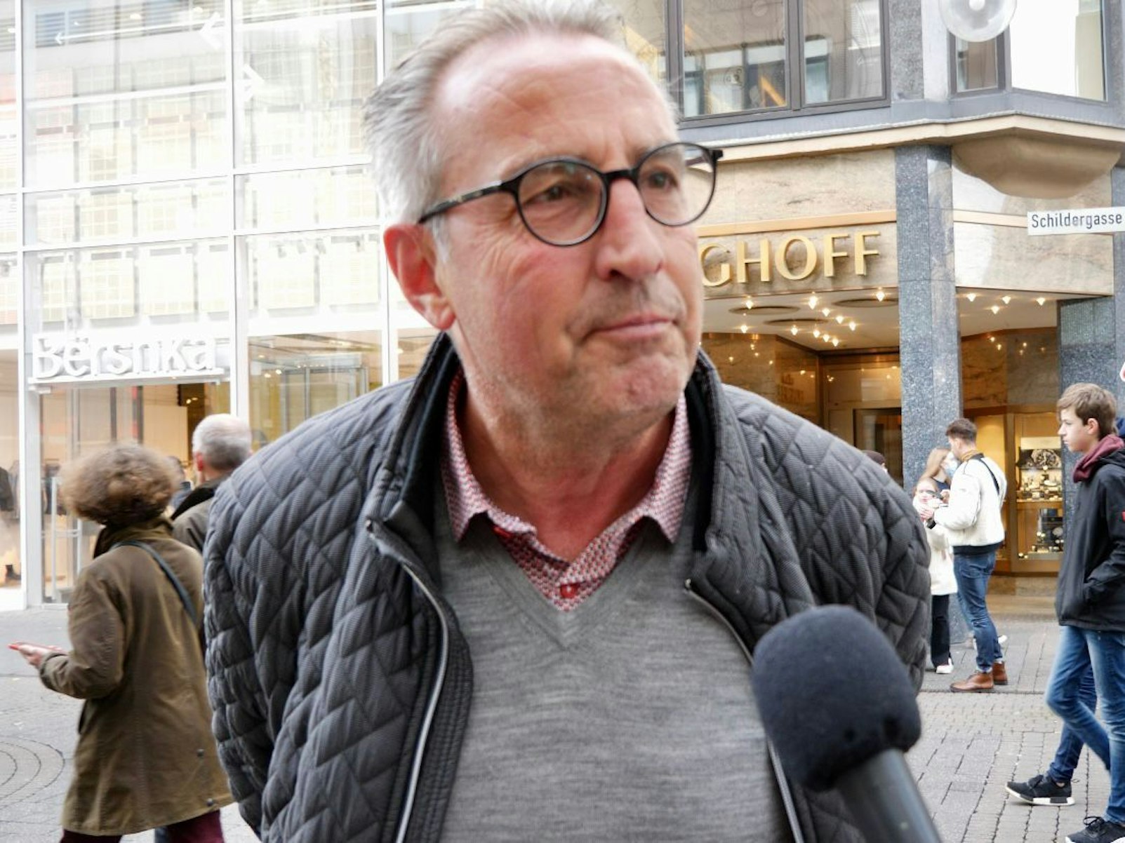Michael Hoffmann bei der EXPRESS-Straßen-Umfrage zu den Muezzin-Rufen.