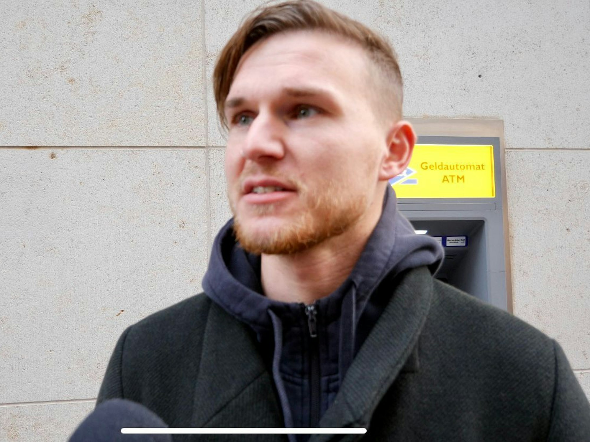 René bei der EXPRESS-Straßen-Umfrage zu den Muezzin-Rufen.