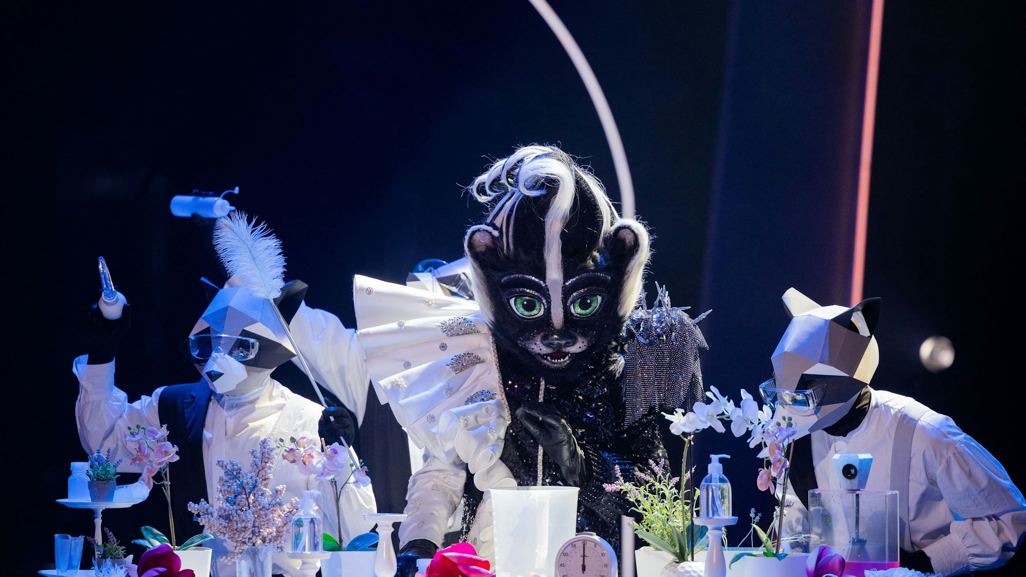 Das Stinktier hat bei seinem ersten Auftritt bei „The Masked Singer“ am Samstag (16. Oktober) eine erste Duftmarke gesetzt.