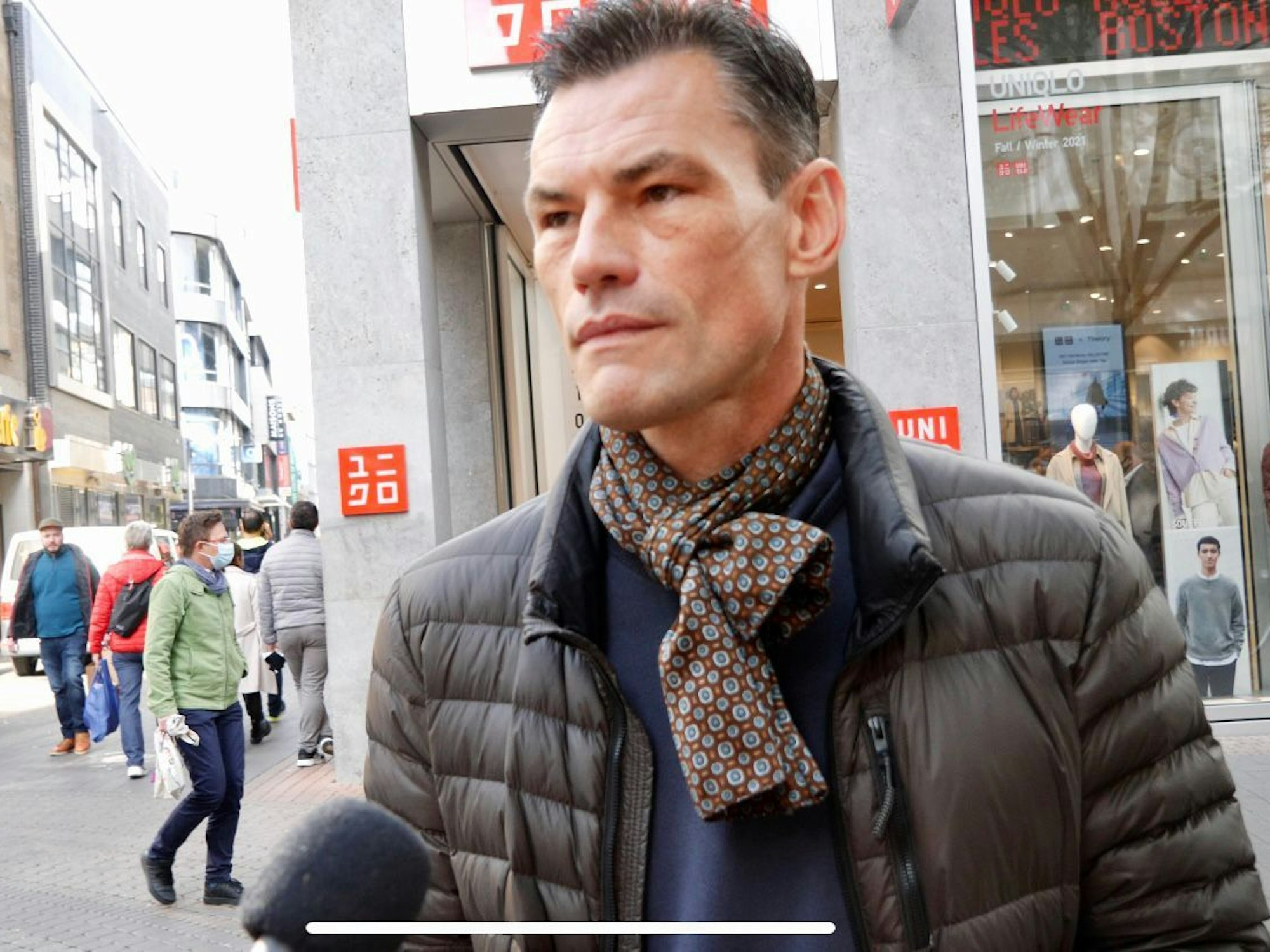 Herr Joop bei der EXPRESS-Straßen-Umfrage zu den muslimischen Gebetsrufen.