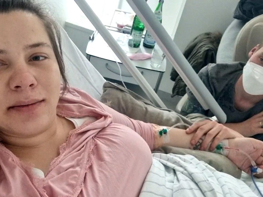Per Notkaiserschnitt sind die Zwillinge von Sarafina und Peter Wolny geholt worden.