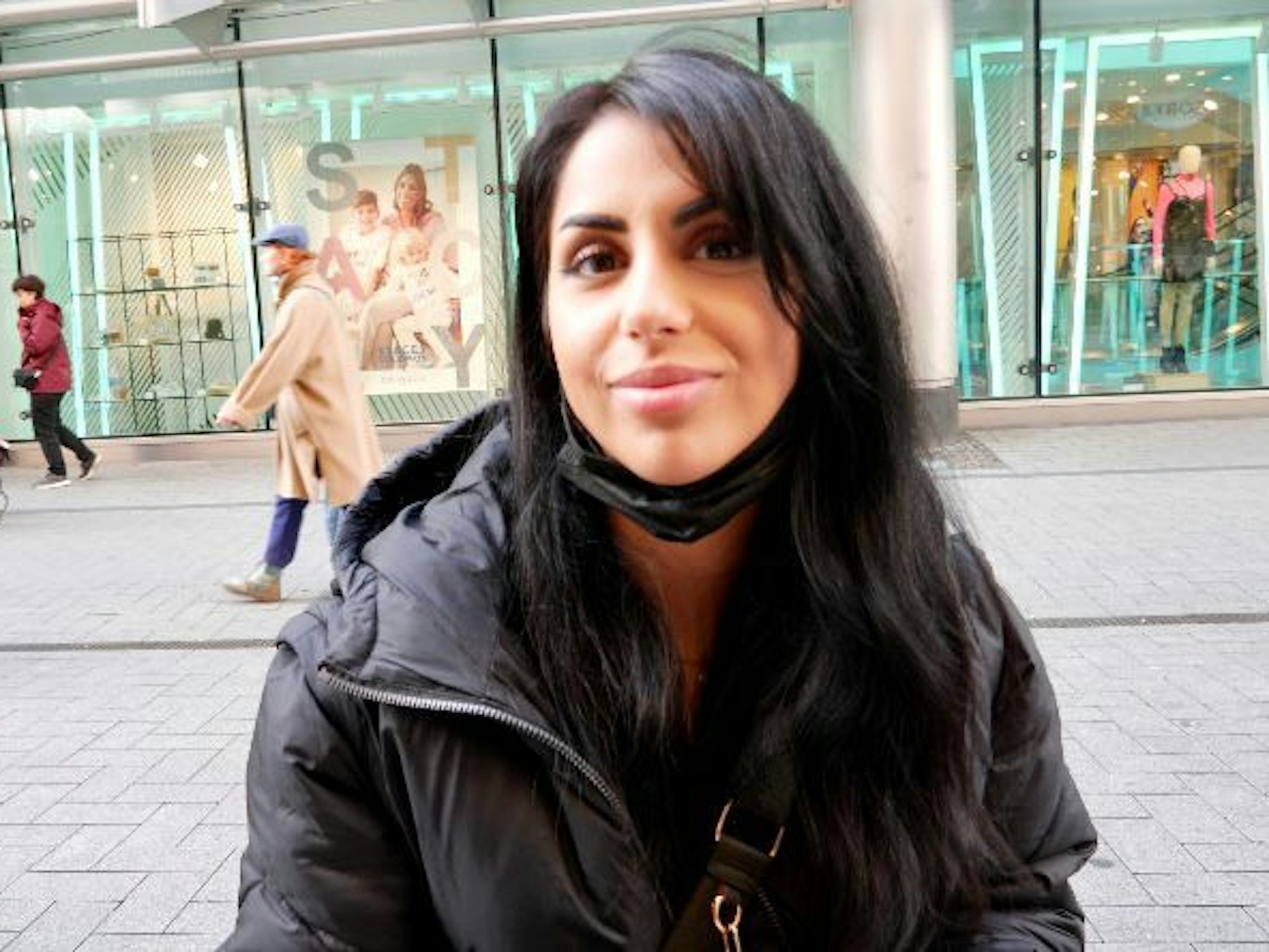 Noreen bei der EXPRESS-Straßen-Umfrage zu den Muezzin-Rufen.