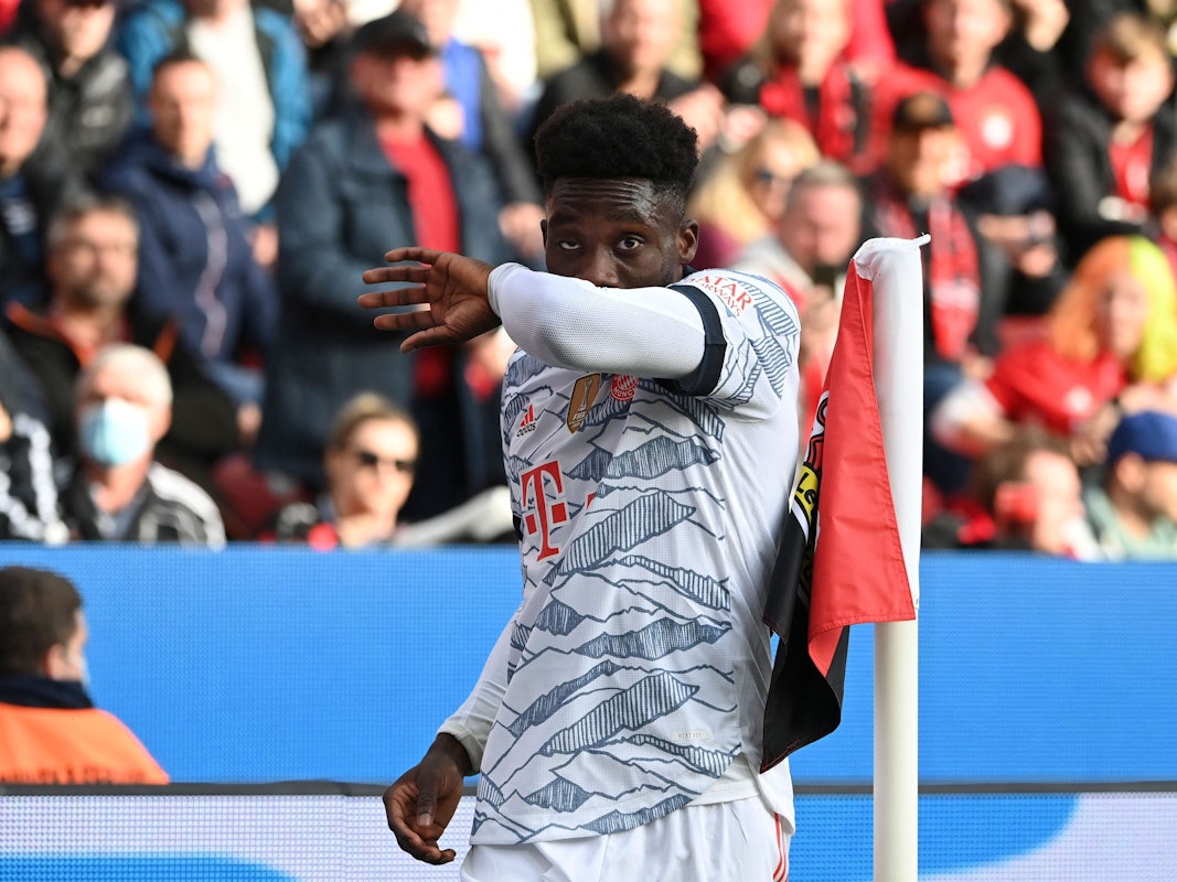Bayern Münchens Alphonso Davies bei seiner Auswechslung.