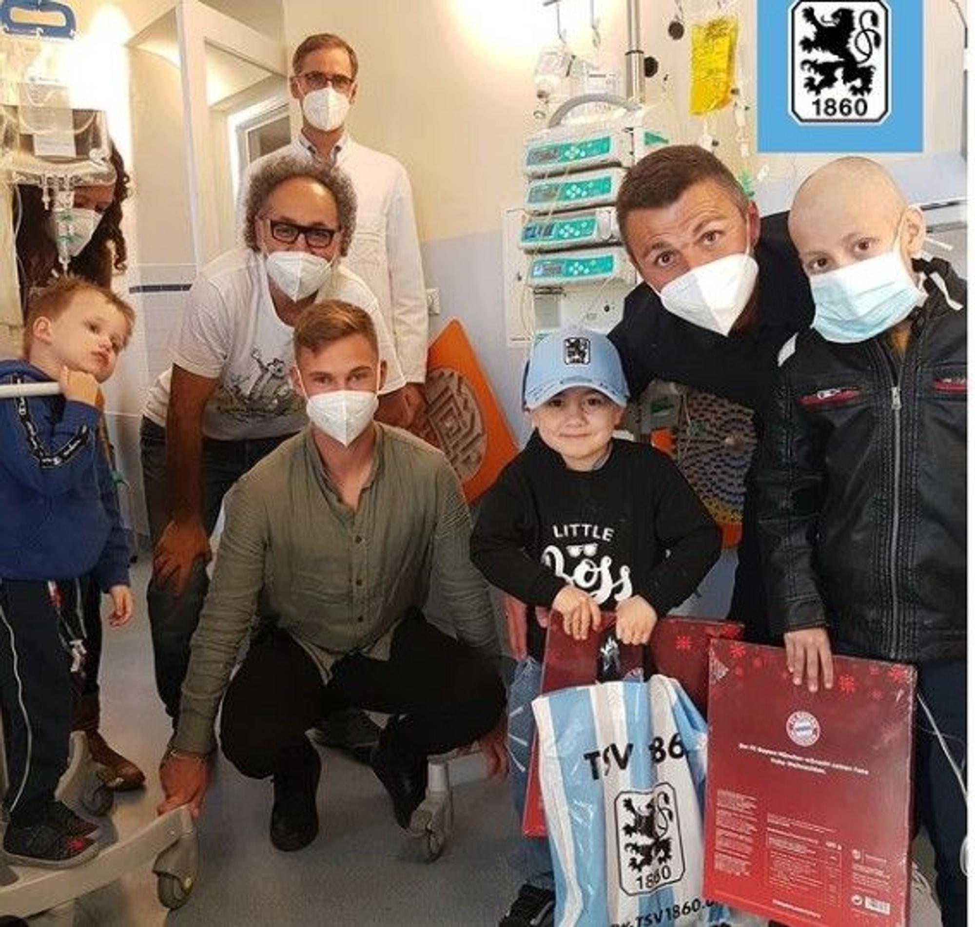 Besuch bei kranken Kindern mit Joshua Kimmich: Gemeinsame Sache von Bayern und 1860 München.