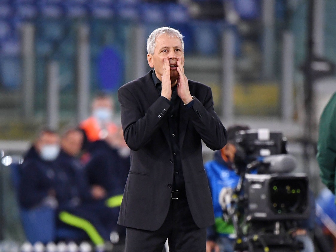 Lucien Favre an der Seitenlinie von Borussia Dortmund
