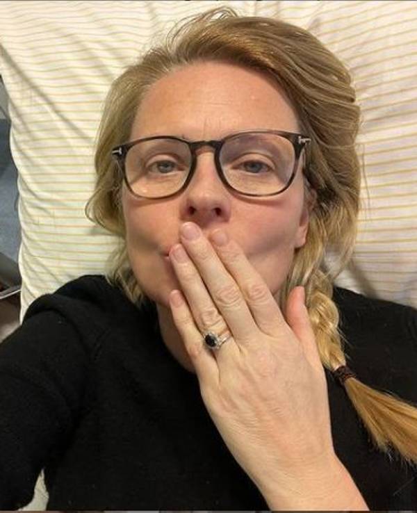 Patricia Kelly schickt ihren Fans am 19.10.2021 via Instagram ein Foto aus dem Krankenhaus. Die Sängerin hat sich trotz Impfung zum zweiten Mal mit dem Coronavirus infiziert.