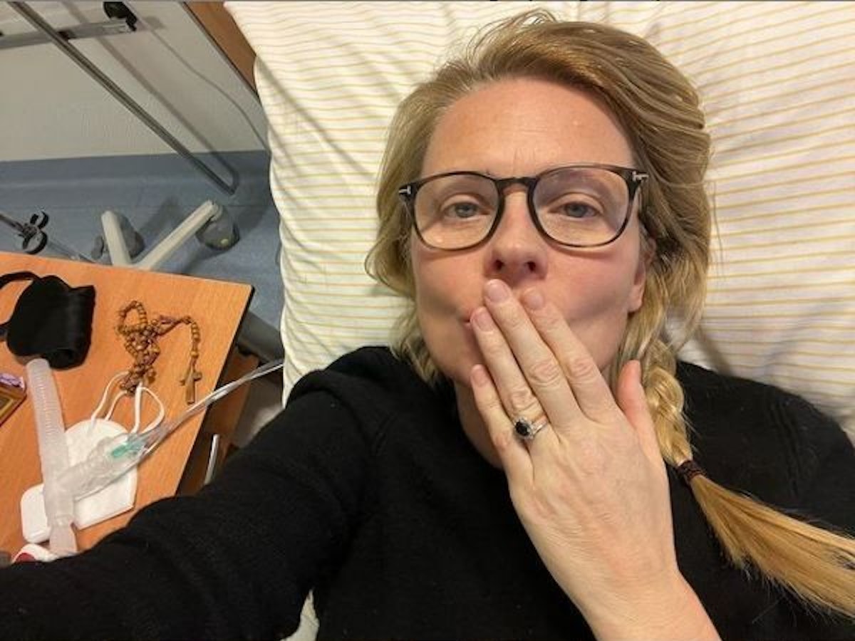 Patricia Kelly schickt ihren Fans am 19.10.2021 via Instagram ein Foto aus dem Krankenhaus. Die Sängerin hat sich trotz Impfung zum zweiten Mal mit dem Coronavirus infiziert.