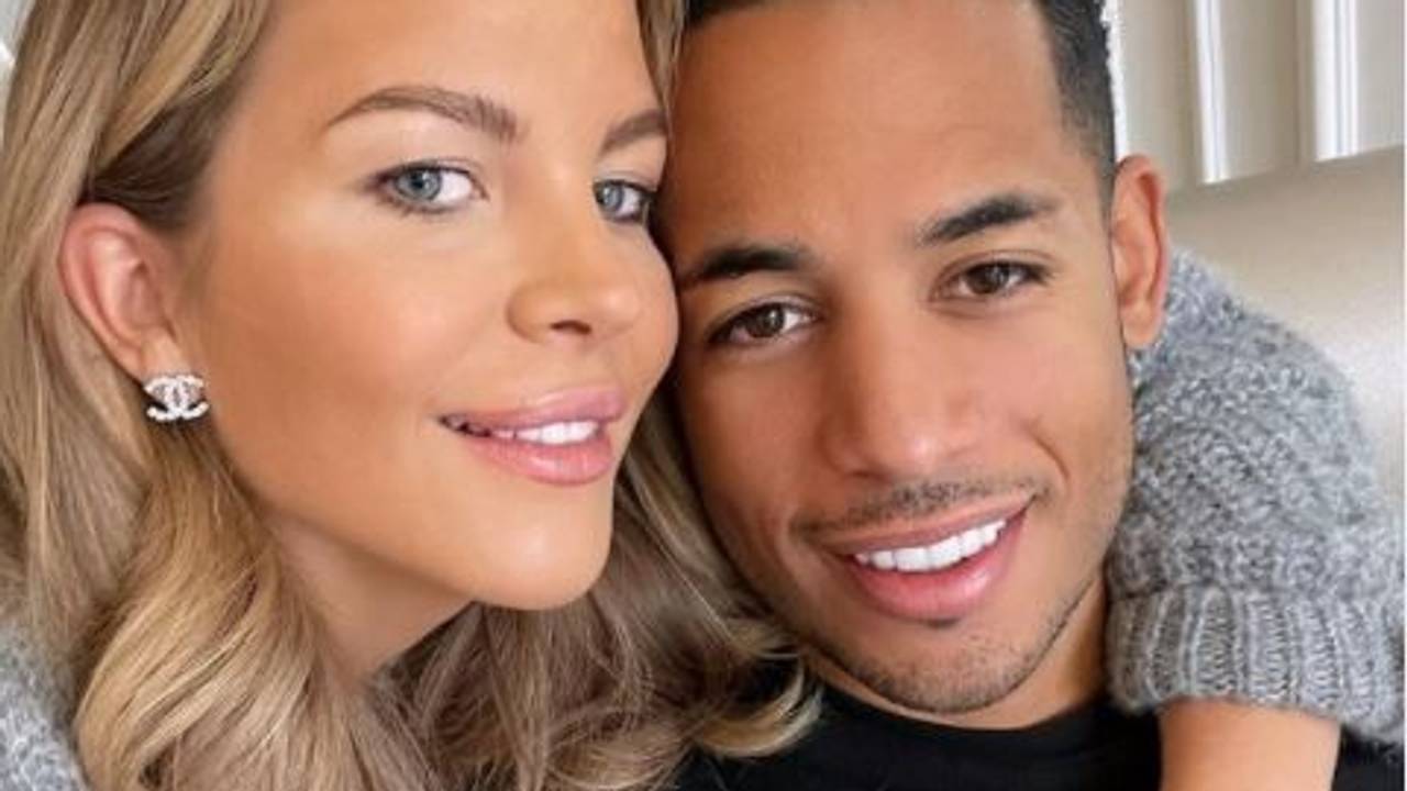 Ina und Dennis Aogo lachen auf einem instagram-Seflie vom 11. Oktober 2021 in die Kamera