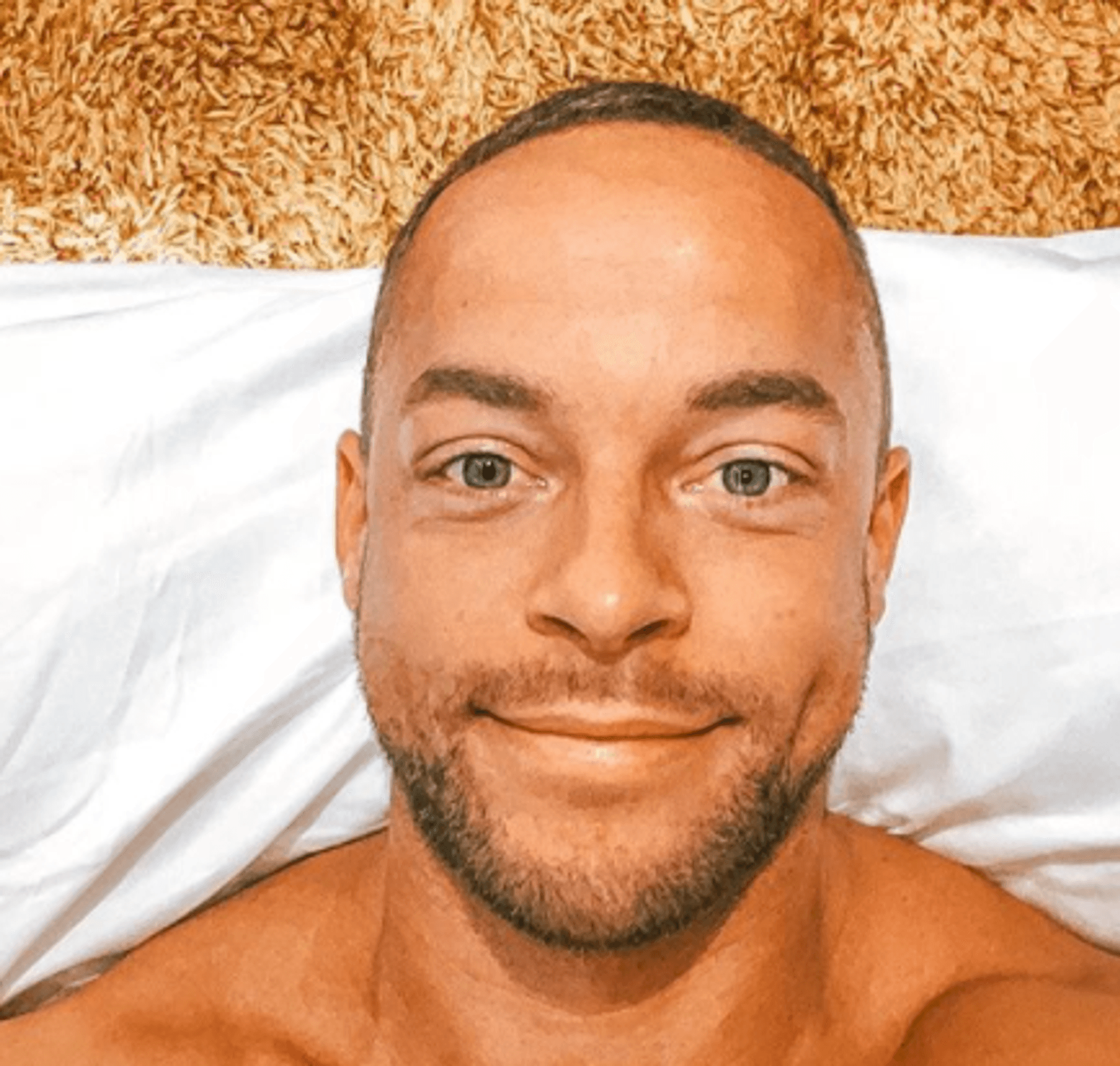 Andrej Mangold lächelt auf einem Instagram-Selfie vom 01. Mai 2021. Foto gescreenshotet am 20.10.2021 zur Berichterstattung.