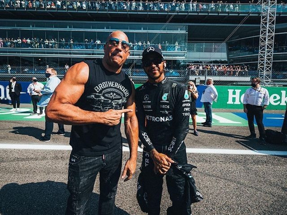 Lewis Hamilton posiert mit Schauspieler Vin Diesel.