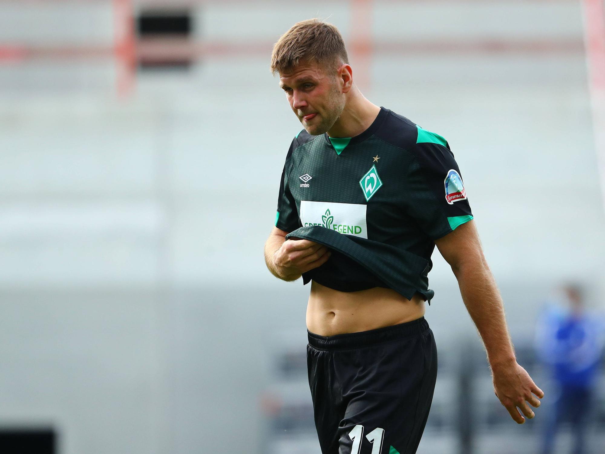 Niclas Füllkrug (Bremen) schaut nachdenklich.