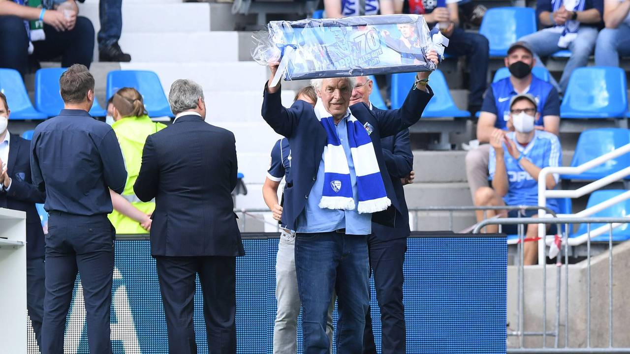 70. Geburtstag von Klaus Toppmöller: Beim VfL Bochum gab es ein Geschenk.