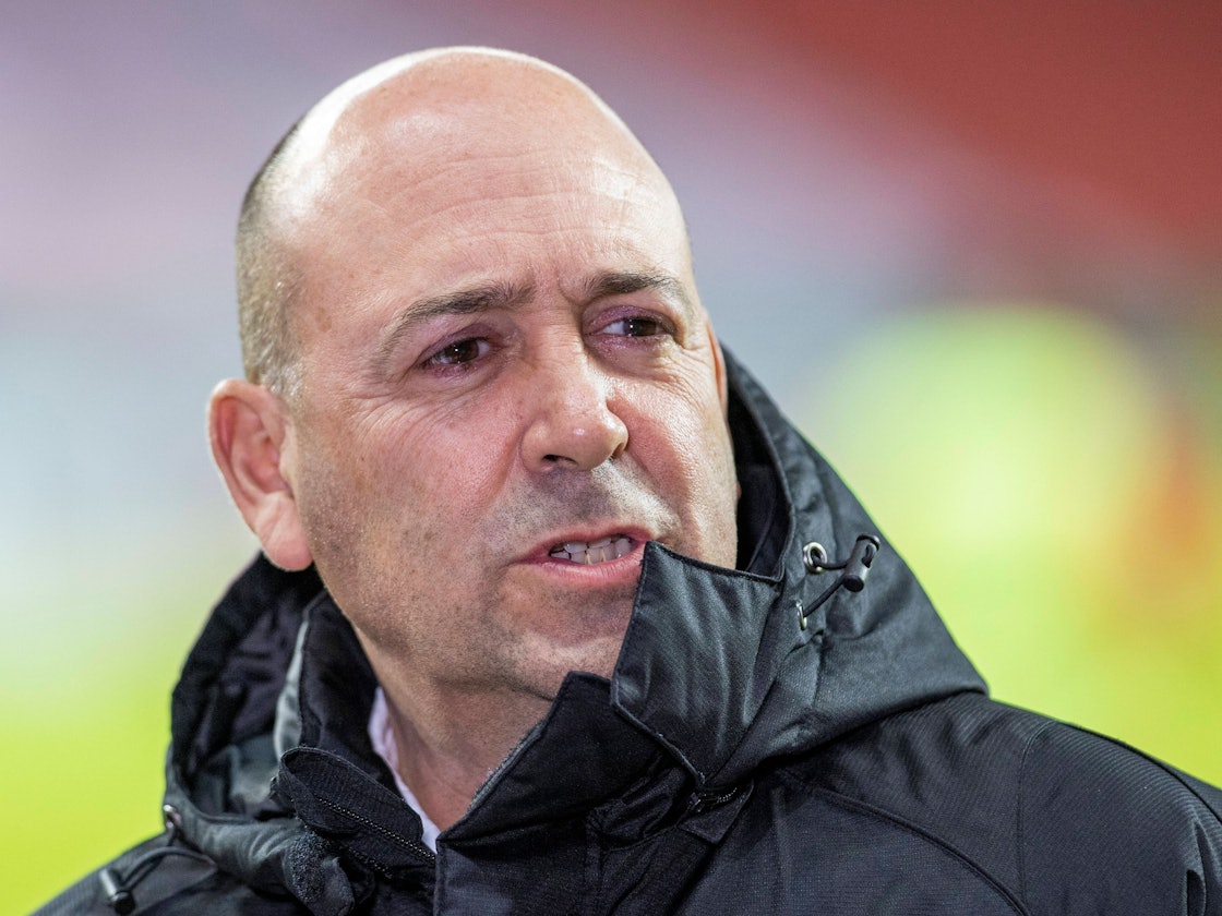 Fernando Carro am Spielfeldrand.