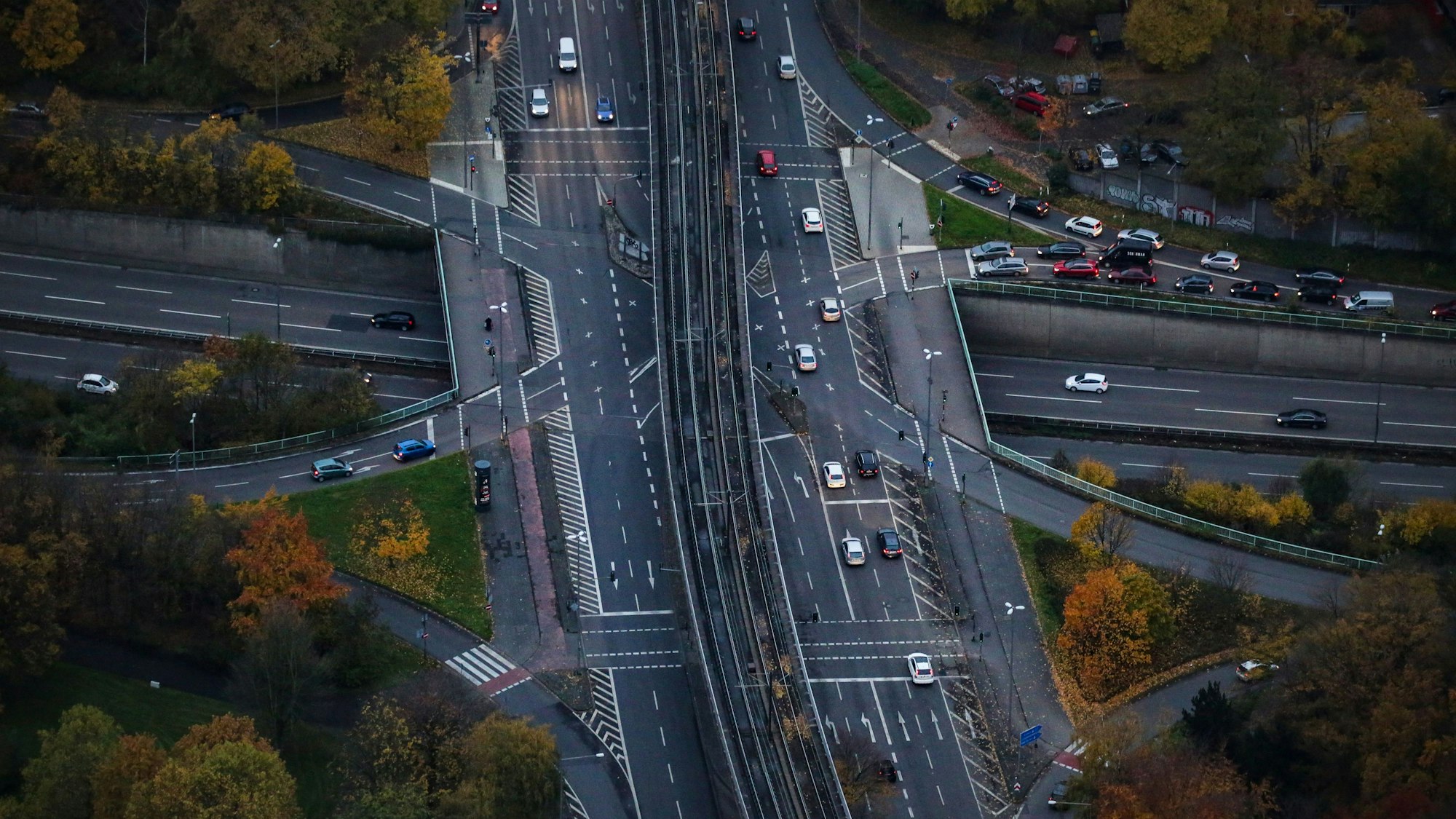 Der Parkgürtel in Köln aus der Luft.