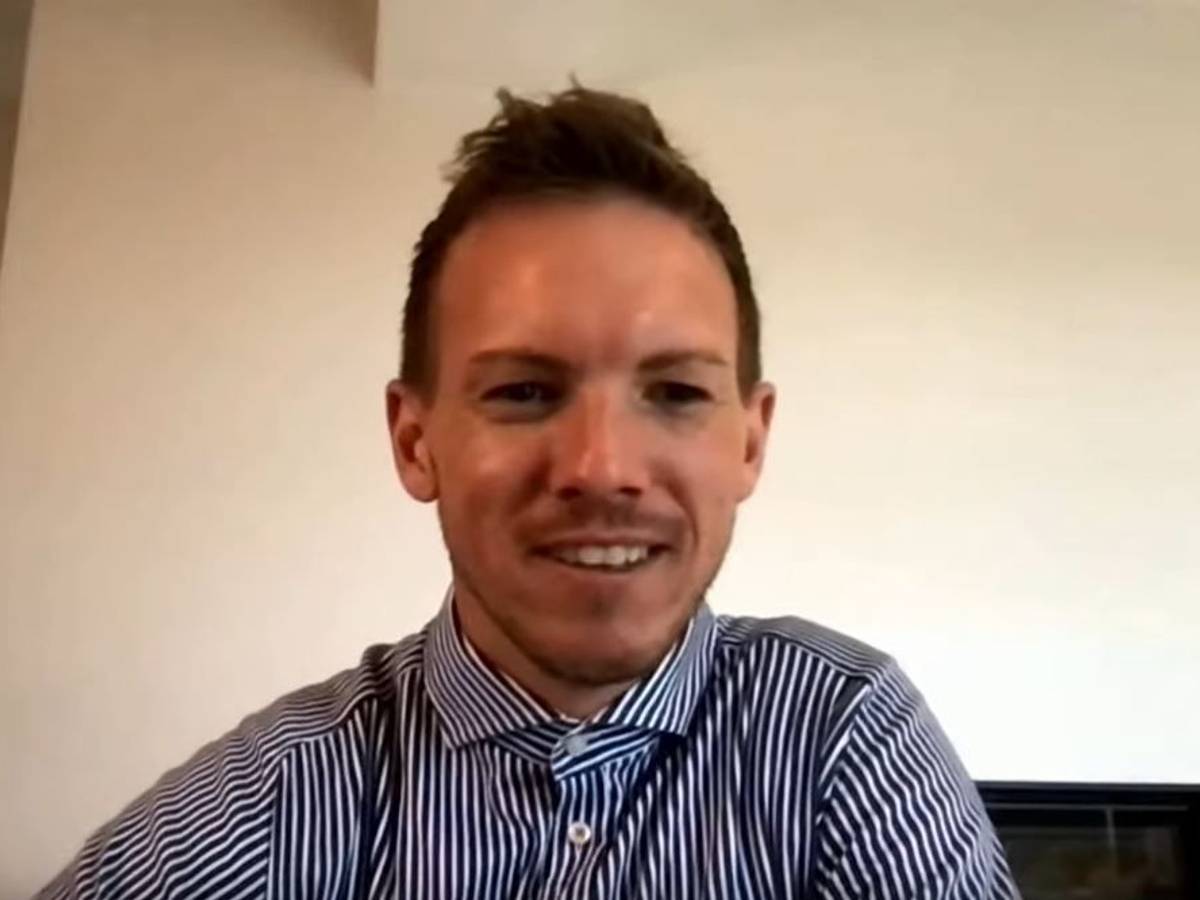 Julian Nagelsmann spricht bei der Pressekonferenz.