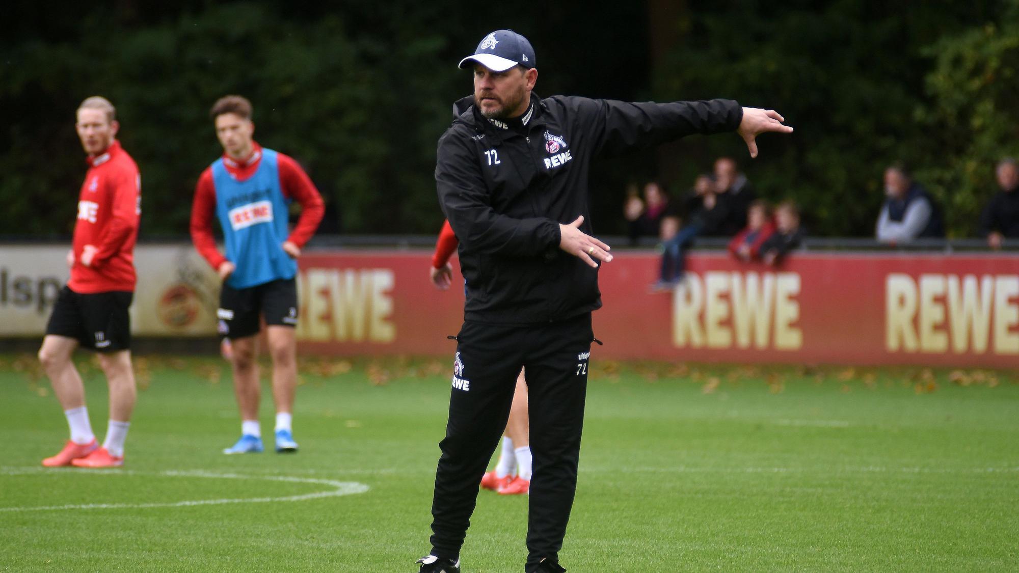 Steffen Baumgart leitet das FC-Training am 20. Oktober 2021