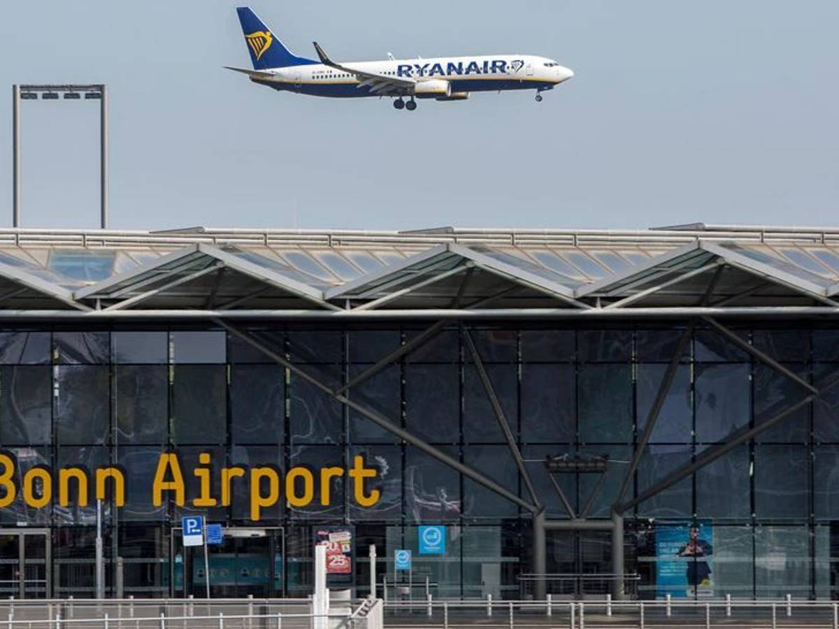 Maschine im Anflug auf den Flughafen Köln/Bonn