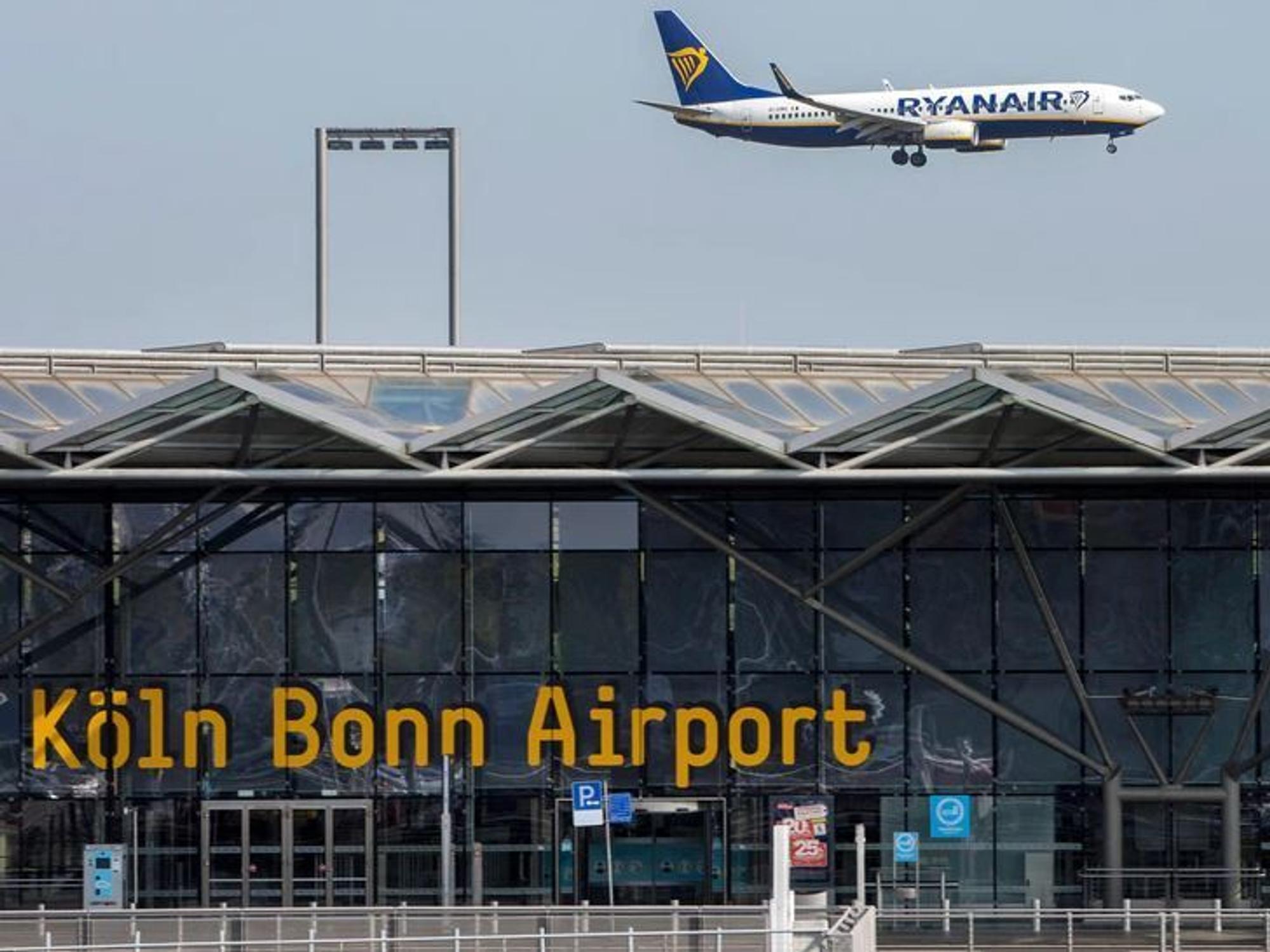 Maschine im Anflug auf den Flughafen Köln/Bonn