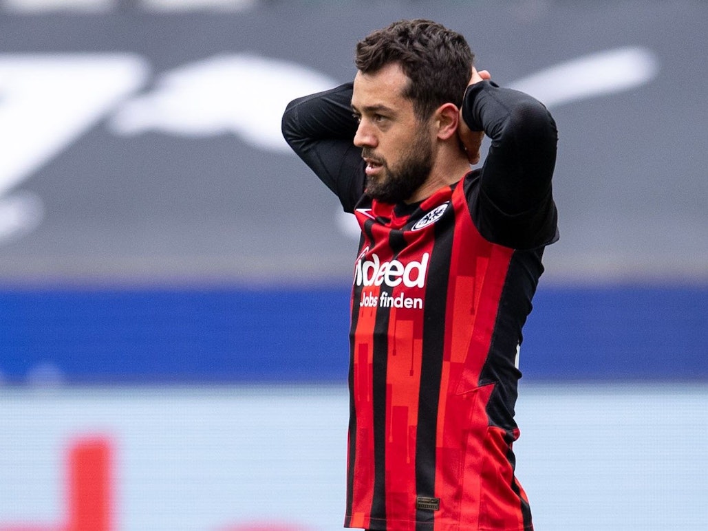 Eintracht Frankfurts Amin Younes reagiert nach einer vergebenen Torchance.