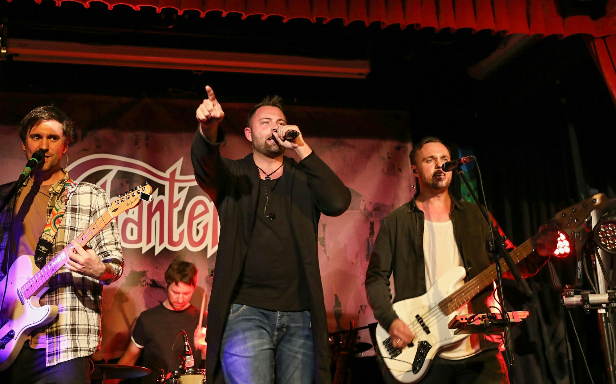 Pavement Records präsentierte am 21.10.2021 im Theatercafé Filmdose die Newcomer Band Chanterella mit ihrem neuen Sänger Yannick Weingartz.