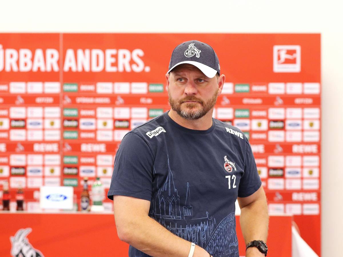 Steffen Baumgart während der Pressekonferenz vor dem Spiel gegen Hoffenheim am 13.10.2021