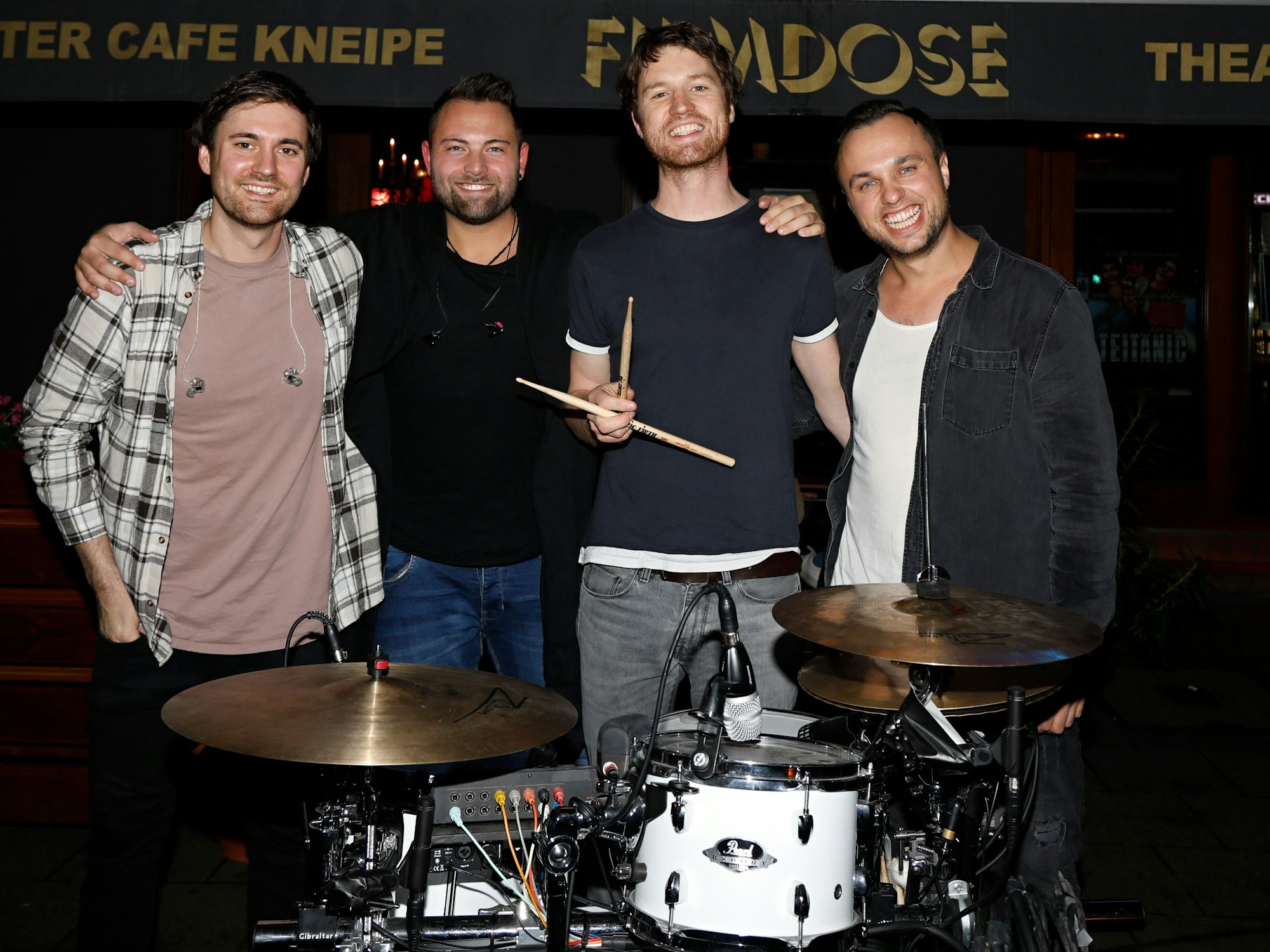 Pavement Records präsentierte am 21.10.2021 im Theatercafé Filmdose die Newcomer Band Chanterella mit ihrem neuen Sänger Yannick Weingartz (2.v.l.).