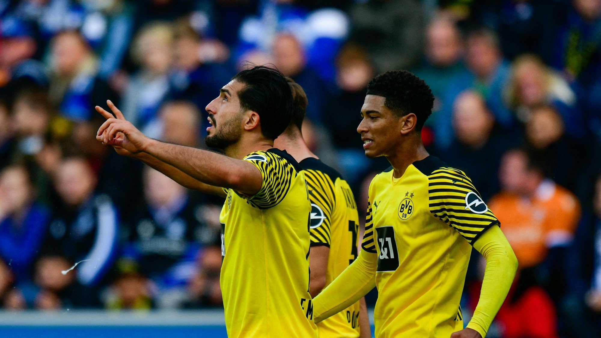 Emre Can jubelt mit Jude Bellingham über sein Tor für den BVB