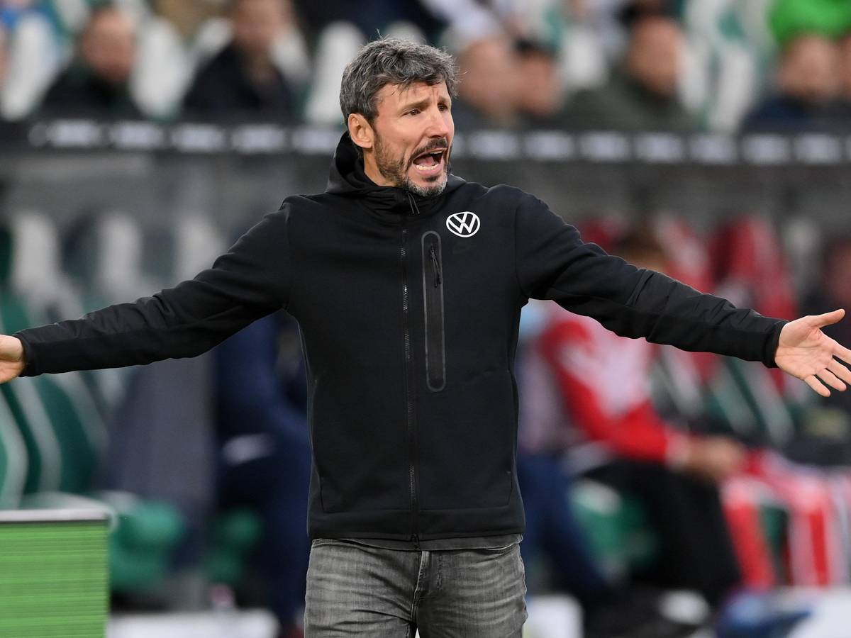 Mark van Bommel hadert mit der Leistung des VfL Wolfsburg.