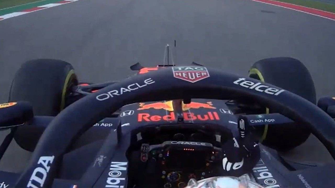 Max Verstappen zeigt WM-Rivale Lewis Hamilton im Training zum US-GP in Austin den Stinkefinger.