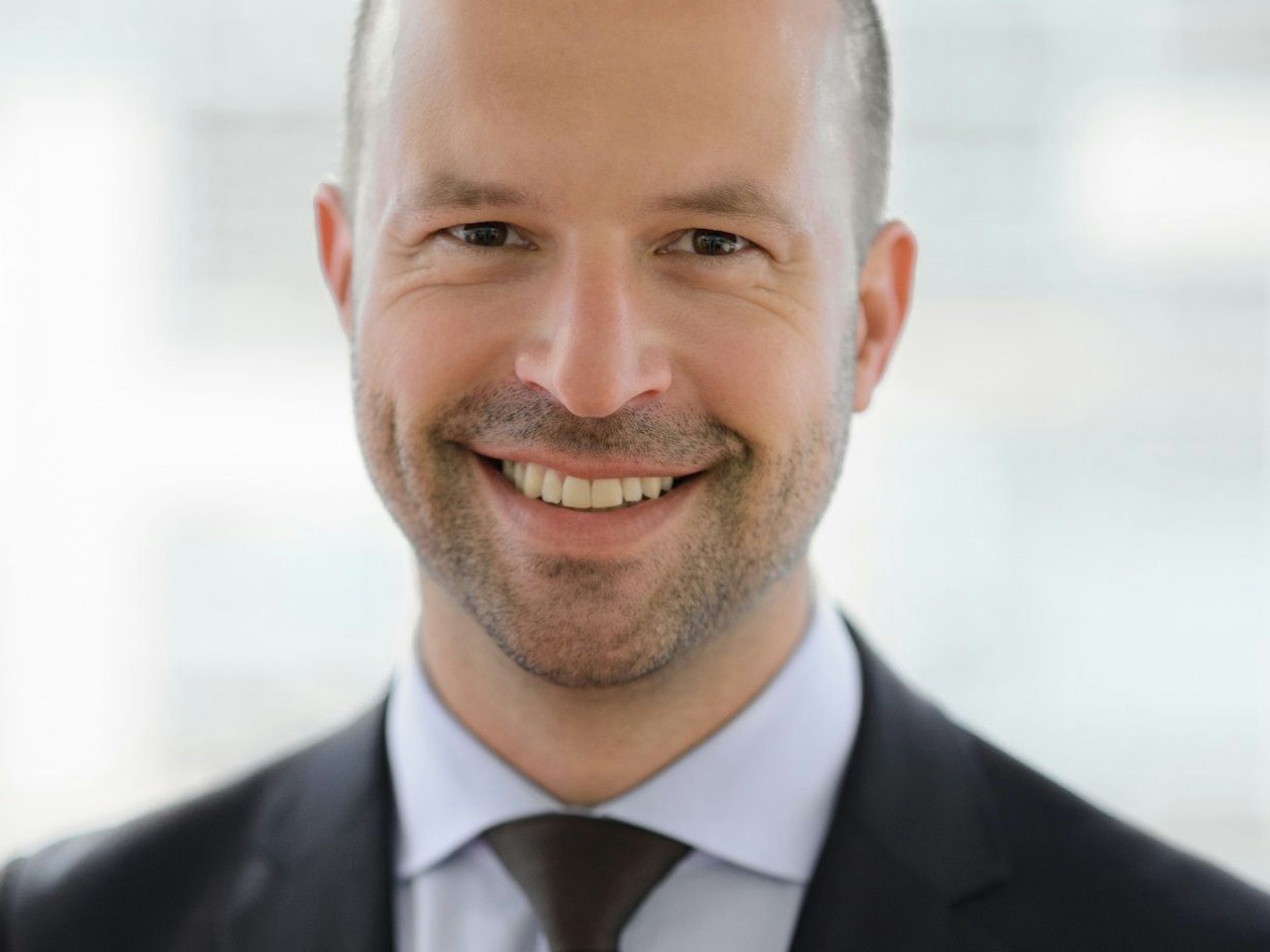 Thomas Hornung von der CDU lächelt in die Kamera.