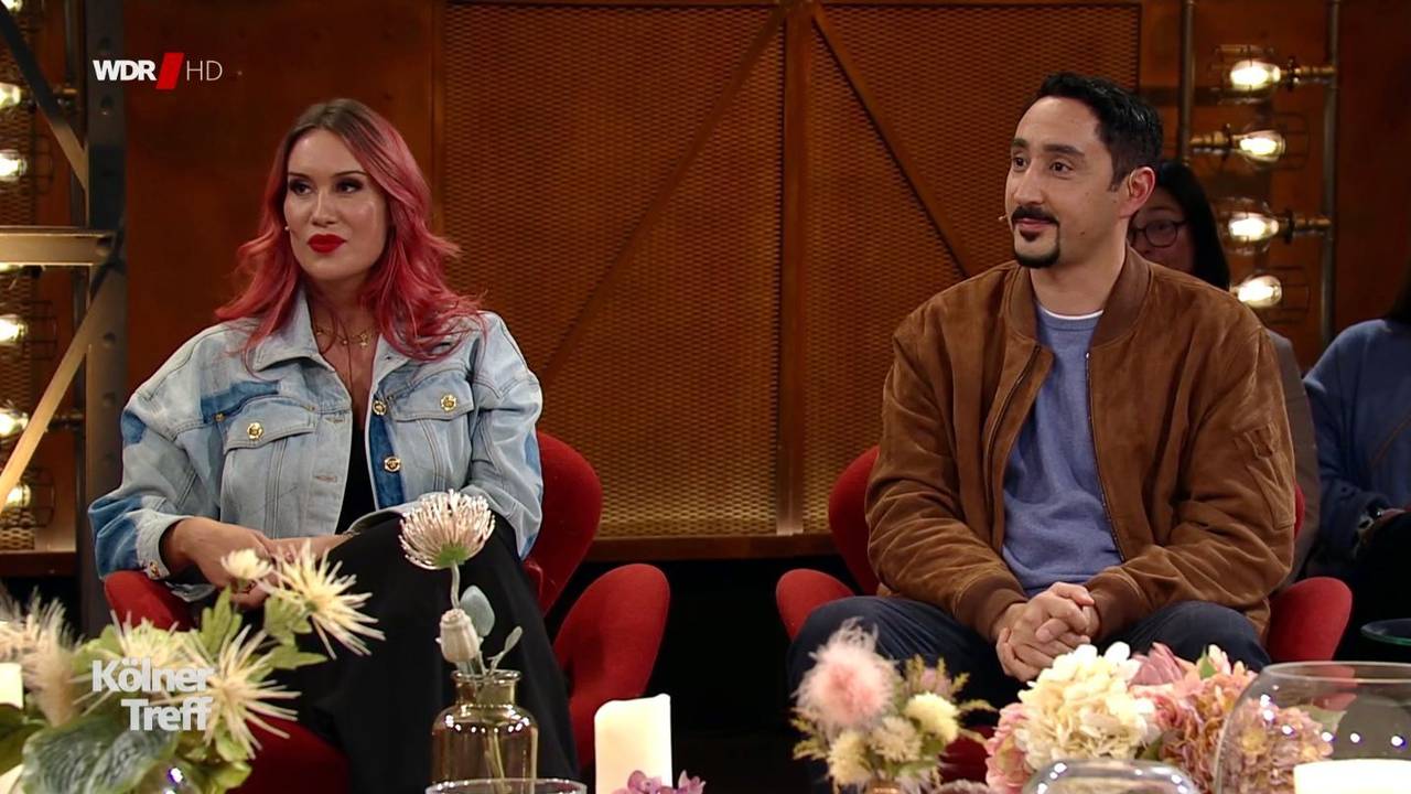 Sarah Bora (32) mit Ehemann und Rapper Eko Fresh am Freitagabend (22. Oktober 2021) im „Kölner Treff“.