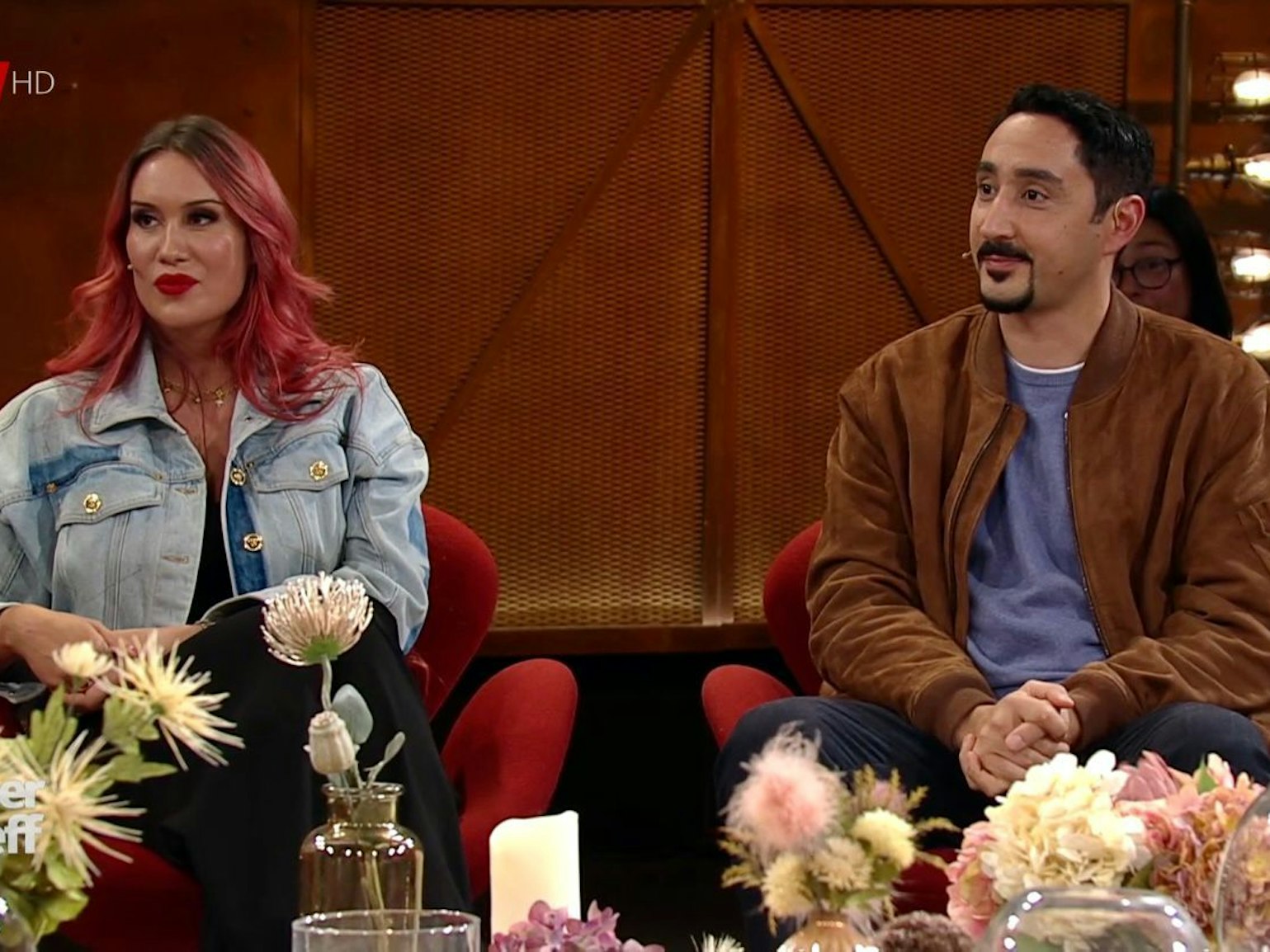 Sarah Bora (32) mit Ehemann und Rapper Eko Fresh am Freitagabend (22. Oktober 2021) im „Kölner Treff“.