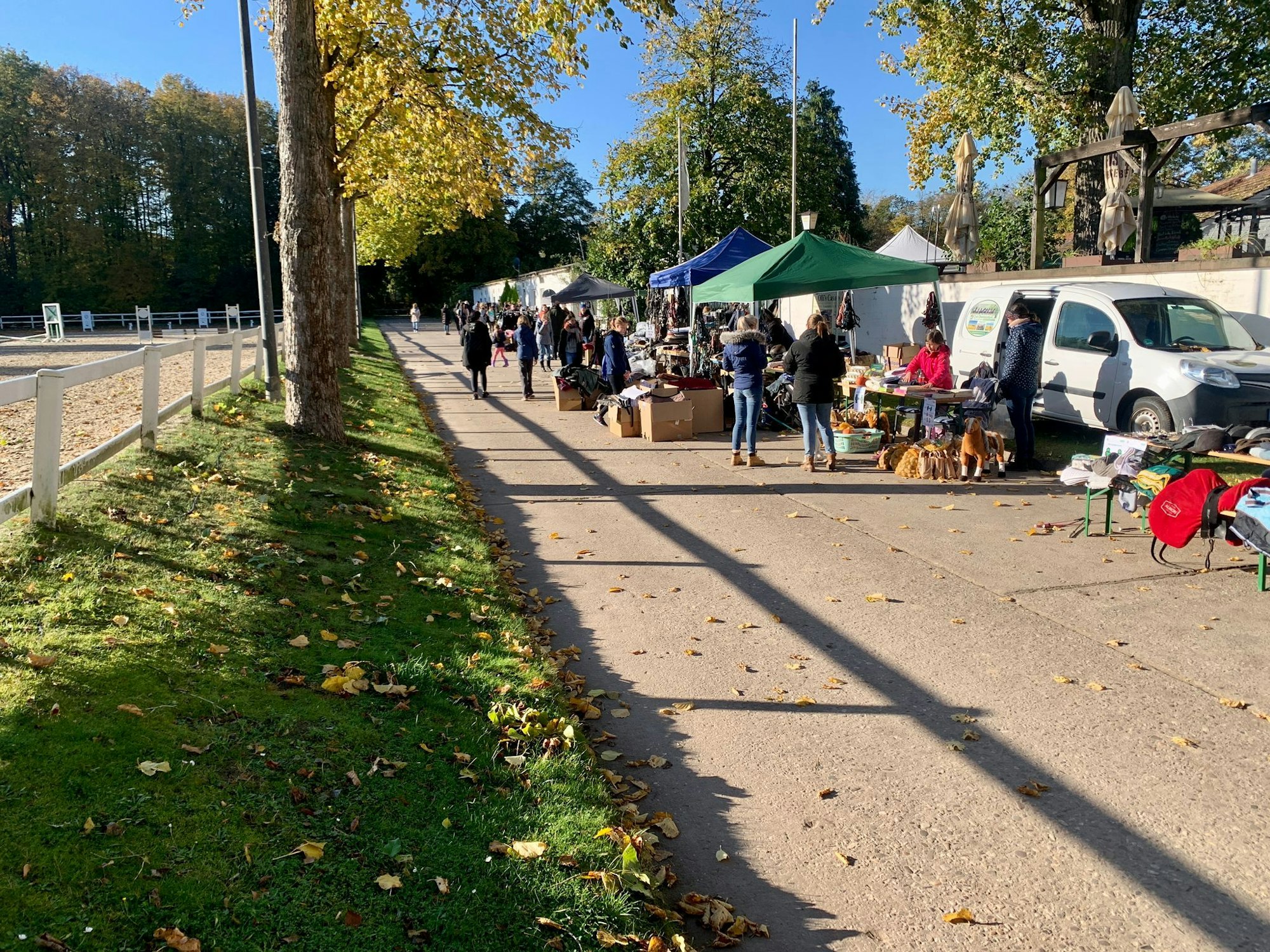 Der Reitverein Oranjehof veranstaltete am 24. Oktober 2021 einen Pferde-Flohmarkt.